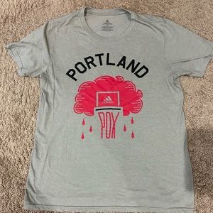 Men’s Adidas t-shirt size L